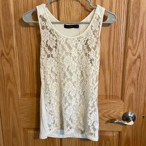 Lace detail tank top - new with tags!